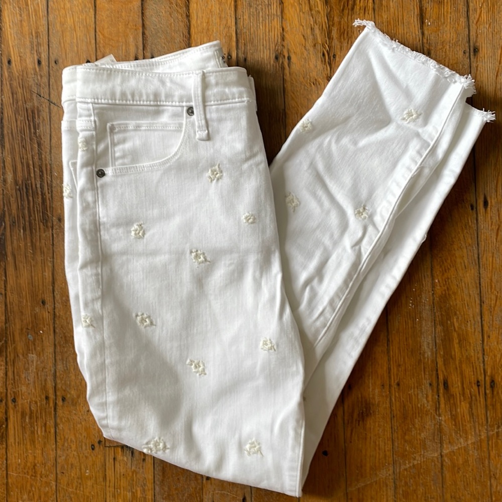 Abercrombie and Fitch White Jeans with Embroidered Flowers Size 30